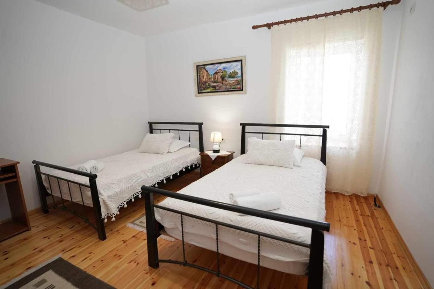 Eniguesthouse Gjirokastër Exteriör bild