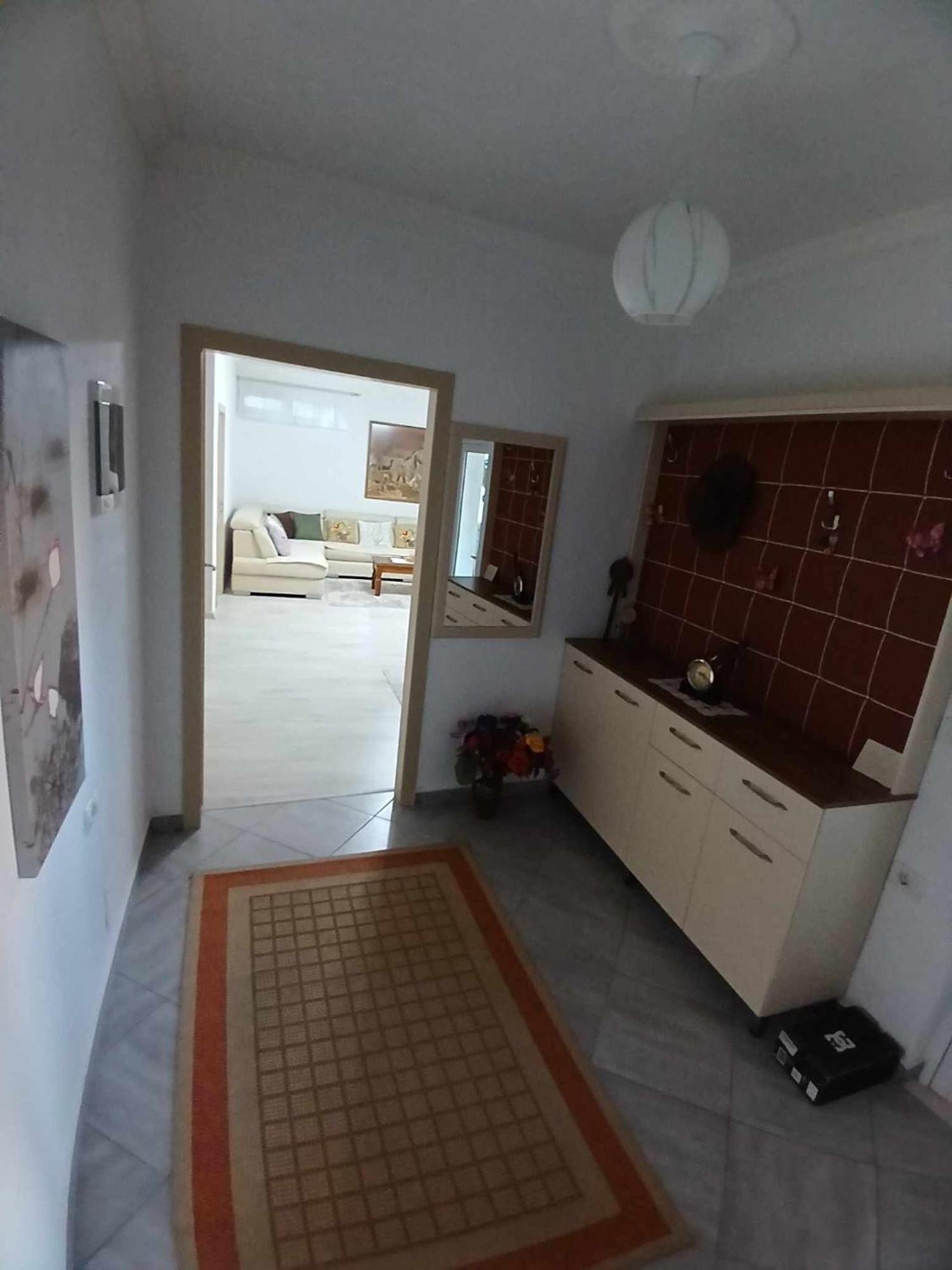 Eniguesthouse Gjirokastër Exteriör bild