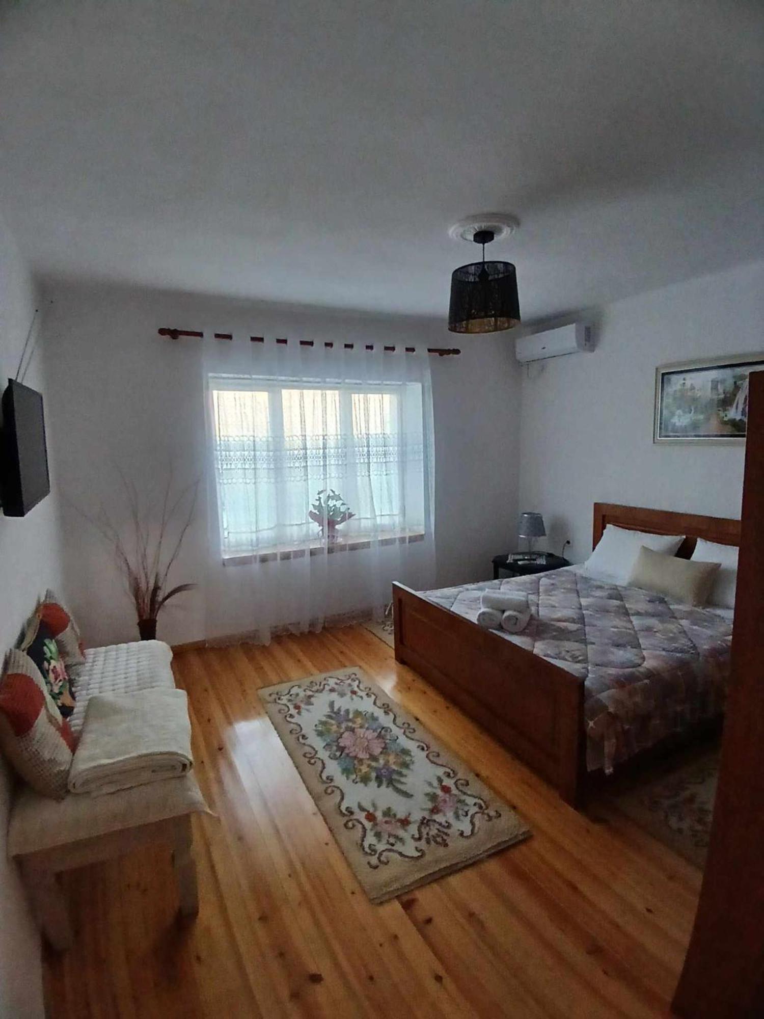 Eniguesthouse Gjirokastër Exteriör bild