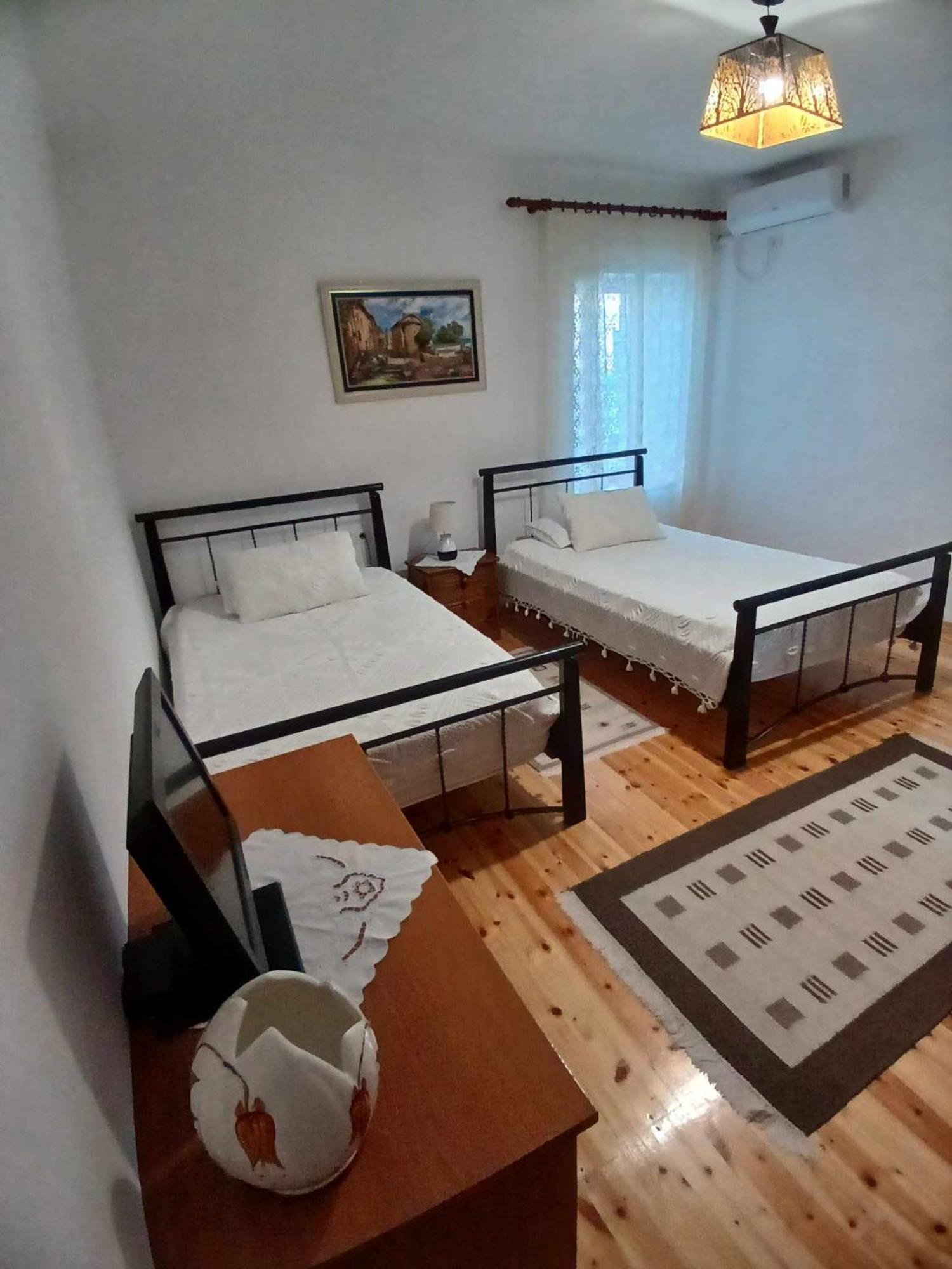 Eniguesthouse Gjirokastër Exteriör bild