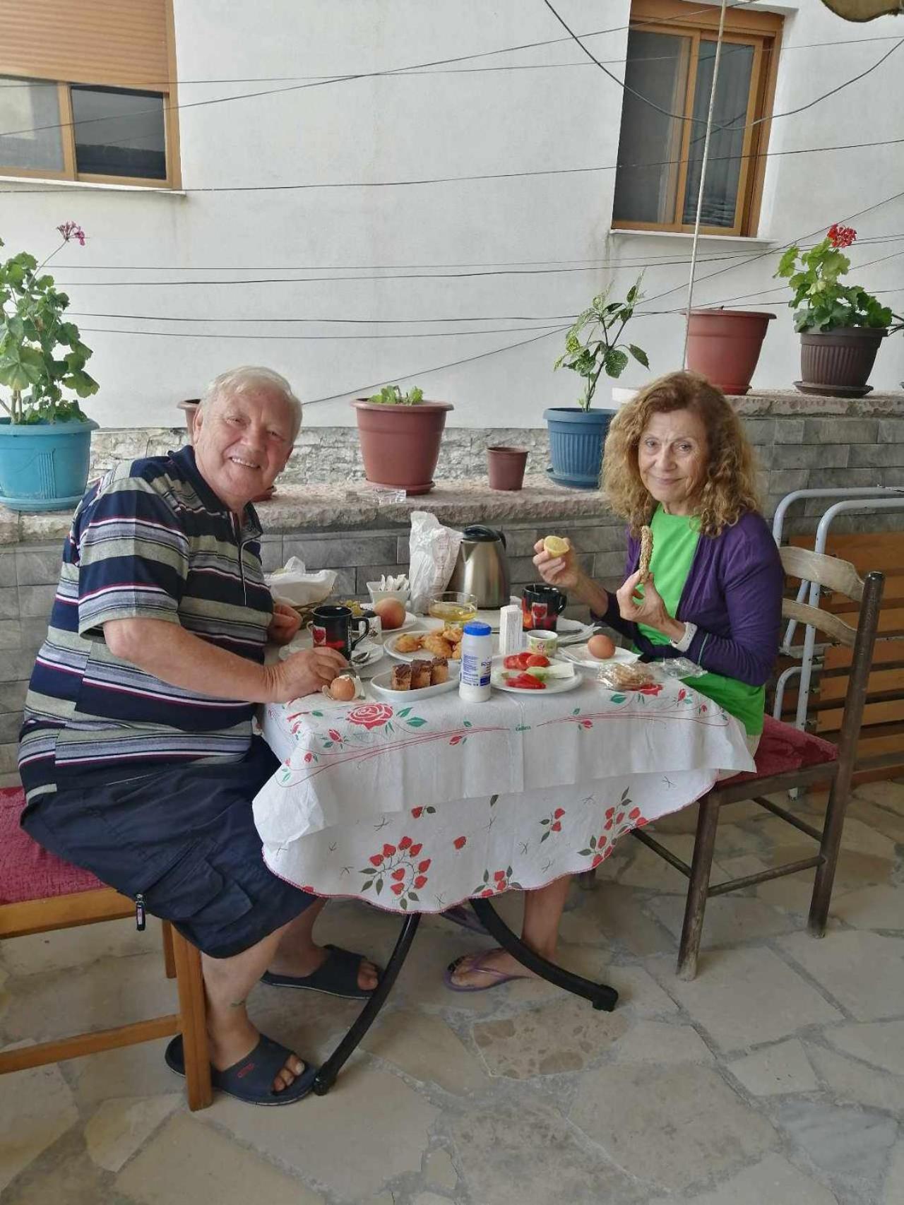 Eniguesthouse Gjirokastër Exteriör bild