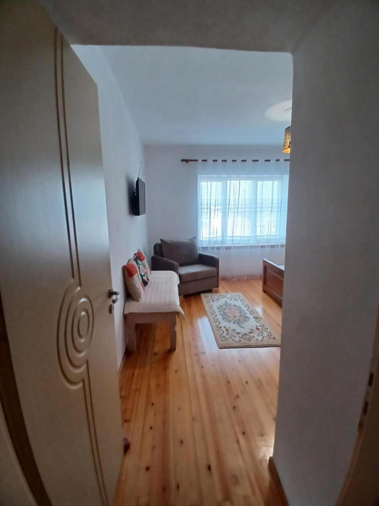 Eniguesthouse Gjirokastër Exteriör bild