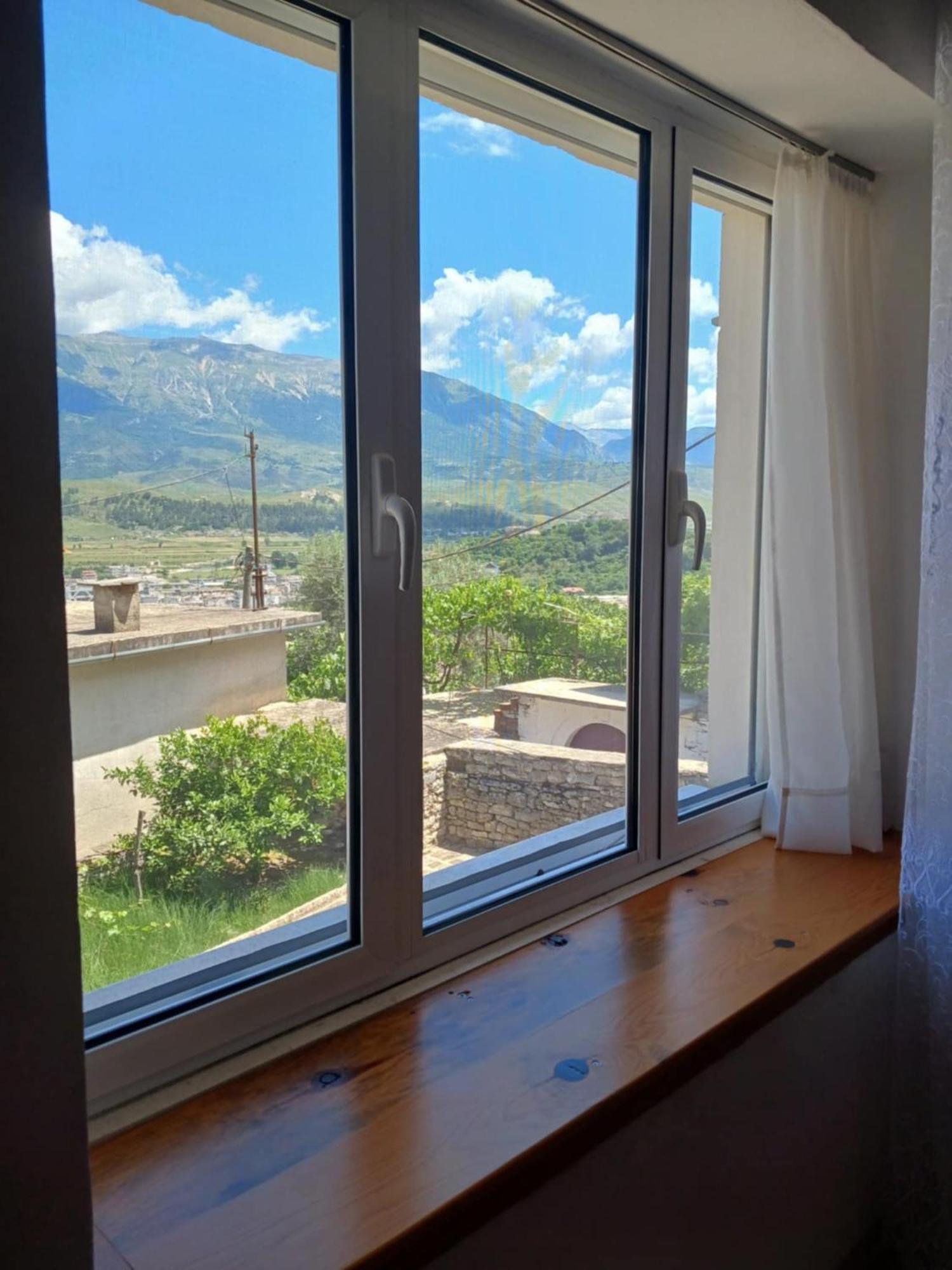 Eniguesthouse Gjirokastër Exteriör bild