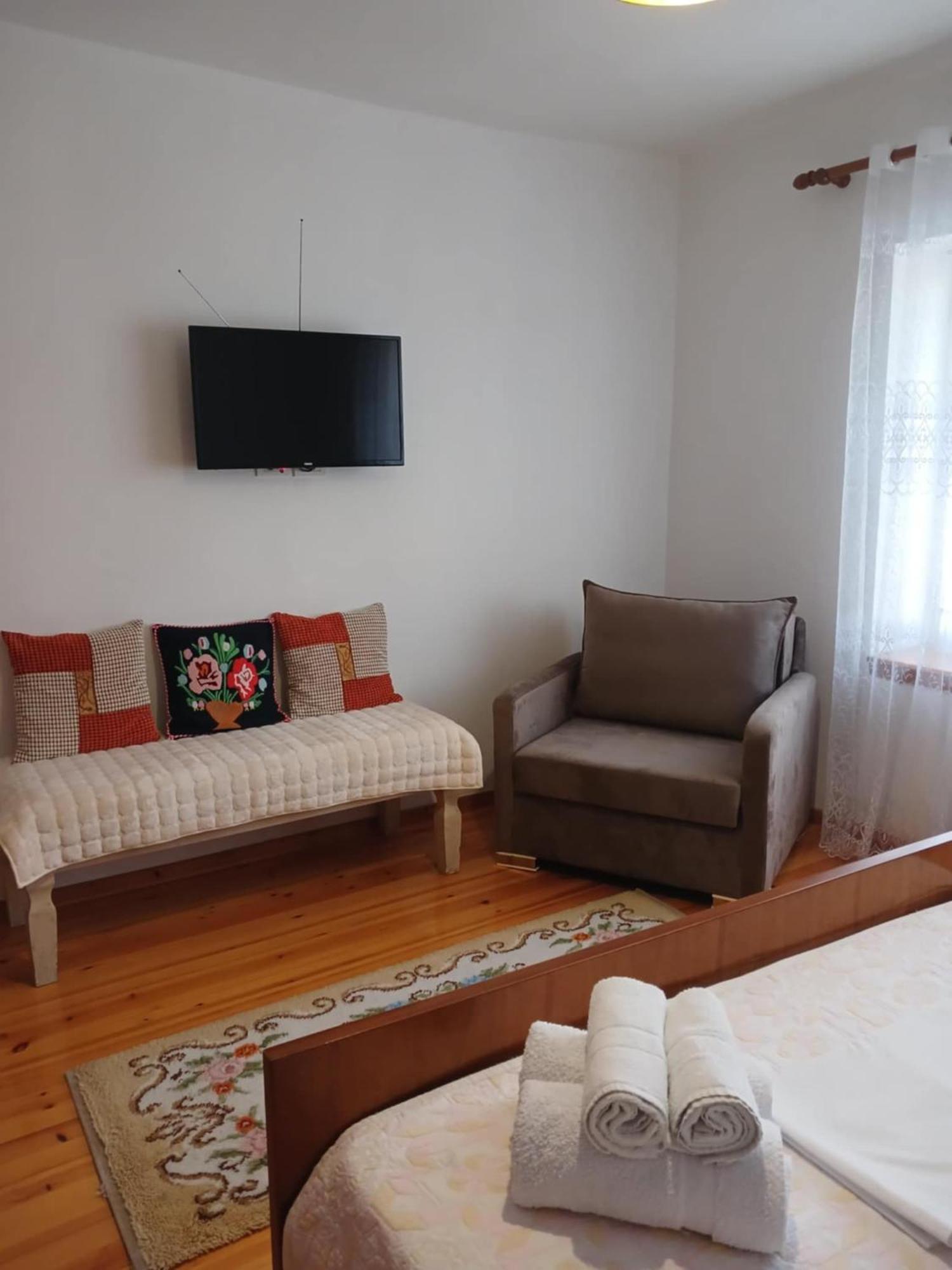 Eniguesthouse Gjirokastër Exteriör bild