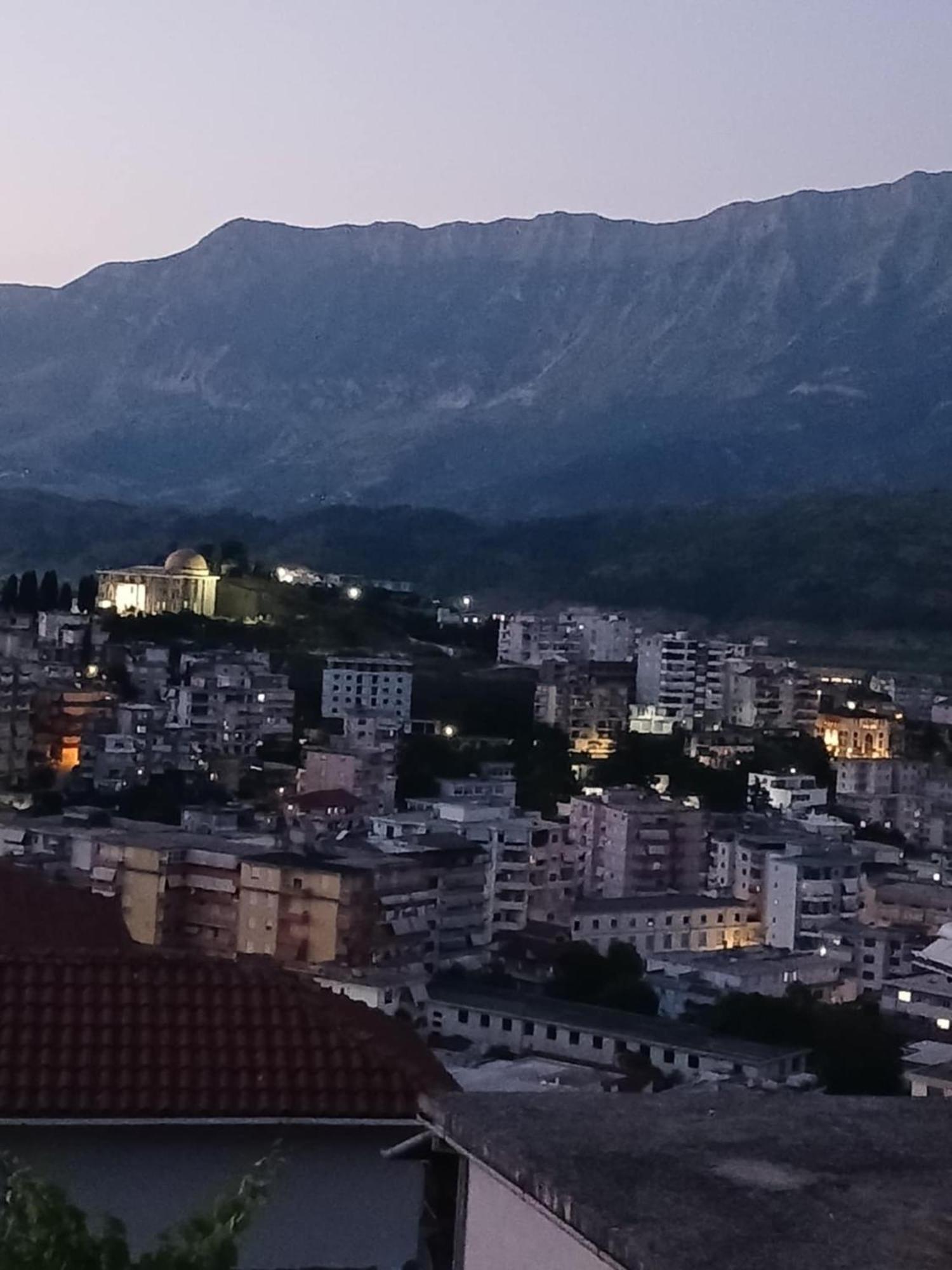 Eniguesthouse Gjirokastër Exteriör bild